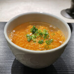 蓮心 - 11.三重 牡蠣と玉子の汁そば
      冷麺から一変して甘辛で風味豊かなスープ。