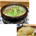 銀座 嘉祥 - スッポン鍋
熱々でグツグツと煮えた状態での提供です。
スッポンの大きな塊には、トロントロンのコラーゲンがたっぷり！
スープは薄味、スッポンのお出汁が染みる美味しさ♪