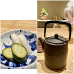 銀座 嘉祥 - お漬物は提供直前に切られてました。
糠漬けは美味しい！！
重い茶器にお茶が並々と熱々です♪