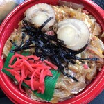 道の駅 とようら - 帆立丼の蓋をとってみました
カツ丼とか 親子丼みたいな卵とじな感じ 味付けは甘め