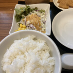 四川 China 八兵衛 - サラダのドレッシングはオリジナル？美味しいです。