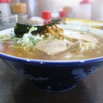 ケンちゃんラーメン - 横から撮影