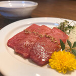 七輪焼肉 楽しいら - 和牛三角バラ ユッケ風