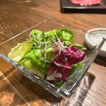 七輪焼肉 楽しいら - 箸休めのサラダ