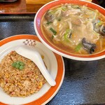 中華料理 はまとん - サンマーメン800円 大盛り150円
半チャーハン 450円