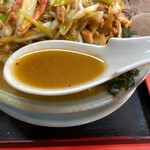 中華料理 喜楽 - 甘めのスープ。味噌の味というよりは・・・