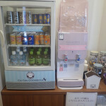 猫喫茶 空陸家 - ドリンク写真:ドリンクコーナーミャ。ねこルームにもってけるけど・・・