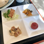 盧山中国厨房 - お粥、３種の点心、サラダ・ドリンクセット(\600)　お粥のトッピング