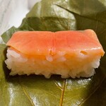 柿の葉すし本舗 たなか - さけ