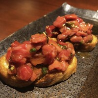 蕃 YORONIKU - ユッケのブルスケッタ