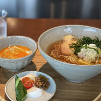 島おでん MIKE 神戸店 - 甘辛くて美味しい金山寺味噌
                    お野菜もう少し欲しかった〜。