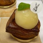 Pain du lievre - 桃のデニッシュ７５６円。
                       
                      糸島産の桃を使ったデニッシュです。
                       