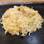 鶴橋風月 南草津店 - 焼いてる初めて