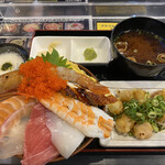 裕太朗寿し - 1日10食限定 はみ出し海鮮丼定食
      ¥1.070(税込)