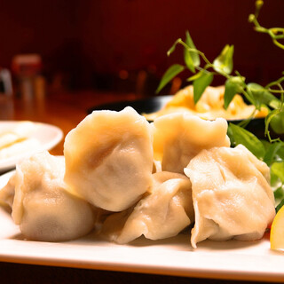 Three pieces of Koi Sui Gyoza / Dumpling start from 220 yen including tax. After ordering, we will hand-pack it for you.