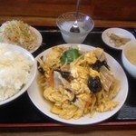 紅太陽 - 豚肉ときくらげの玉子炒め 650円