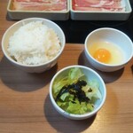 しゃぶしゃぶ温野菜 - ランチのサラダと生卵とライス(2021.07.18)