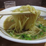 徳島ラーメン　麺八 - 中太ストレート麺