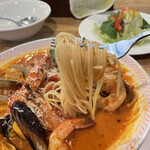 香草イタリア料理あらじん - 魚介のトマトクリームソースのパスタ。
      美味し。