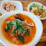 サバービア - 6種類の海の幸トマトクリームパスタ