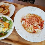 サバービア - ぷりぷりエビとトマト、ビスクの冷製パスタ