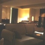 LUGALIS - 落ち着いたソファー席の店内