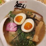 Wakayama Ra-Men Wan - 鯛スープの白浜ラーメン