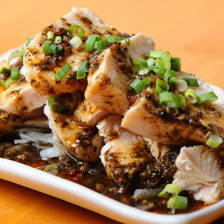 We also have a wide variety of special dishes such as juicy drooling chicken and rice dishes.