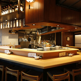 お仕事帰りに疲れを癒せる“ちょうどいい酒場”で寛いでみては◎