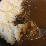 Iori - おぉぉぉ！美味い！濃ゆい！
                        
                        金沢カレーにも富山のカレー亭にも通ずる味。
                        
                        が、どことなくレストランぽいテイストも。
                        
                        コレはイイな〜〜〜
                        
                        好きだぞ！このライスカレーヽ(´o｀
                        
                        
                        
                        
                        
                        