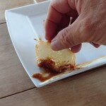 スモークハウス笑わず - パンでお皿のデミグラスソースを掃除して、、、