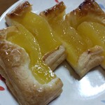 デイリーヤマザキ - ごろっとりんごのアップルパイ、切りました