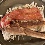 かに満 - 塩胡椒とバターで炒める陶板焼き