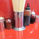 ラーメン二郎 - 卓上調味料