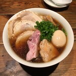 松戸中華そば 富田食堂 - チャーシューらぁ麺+味玉　1330円　器多分直径16㎝ぐらい