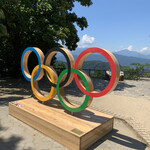 Takaosan Fumotoya - 高尾山の頂上に設置されたオリンピックモニュメント('21/07/19)