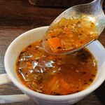 モンキー・ダイナー - 今日は具材にフレッシュ感があります。トマト感強め。うまし。熱し。素晴らしい！