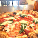 PIZZERIA BUENOS - 大人気、水牛のモッツァレラを使用した、マルゲリータD・O・C