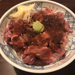 ぼんてん漁港 - 肉丼750えん 