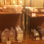 ザ・ペニンシュラ ブティック＆カフェ - パン類コーナー、こことこの裏
