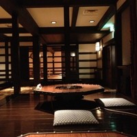 とけいや - 掘り炬燵式の六角テーブル