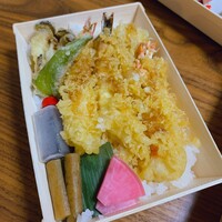 和匠 銀座松月 - ①車海老天重と彩り前菜弁当2916円(2段目)
