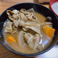 和匠 銀座松月 - ②山形産米沢豚バラ肉とごろごろ根菜の豚汁　赤味噌仕立て432円
