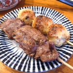 須賀乃湯 - 左：ハツ（120円） 右：つくね（120円）