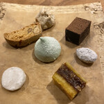 IZA - ミニャルディーズ