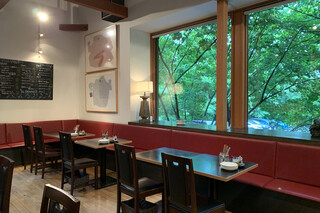 SAWAMURA Karuizawa Harunireterasu - The greenery outside is beautiful.