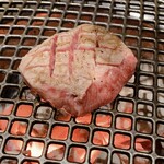 焼肉ホルモン まつとよ苑 - 厚切り牛タンが柔らかい