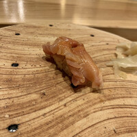 秀徳本店恵 - 赤貝、パンッと叩かれて動いてる