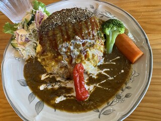 Chiisana Rogu Kafe Furawa - オムハンバーグカレー1200円+ジョロキア赤100円