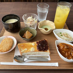 F - オレンジジュース450円に小倉トーストをチョイス！モーニング全景。